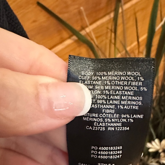 Wilfred Elegant Black turtleneck sweater 100% merino wool - Picture 4 of 5